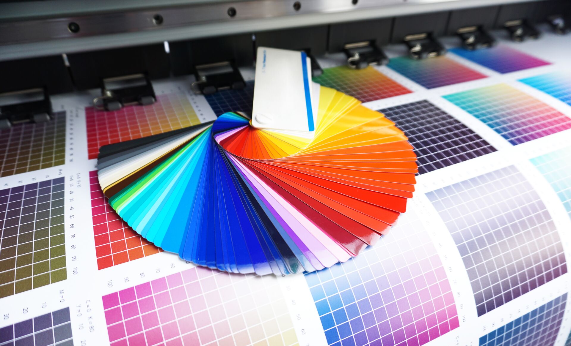 Farbfächer für Printmedien & Printgestaltung mit Corporate Design
