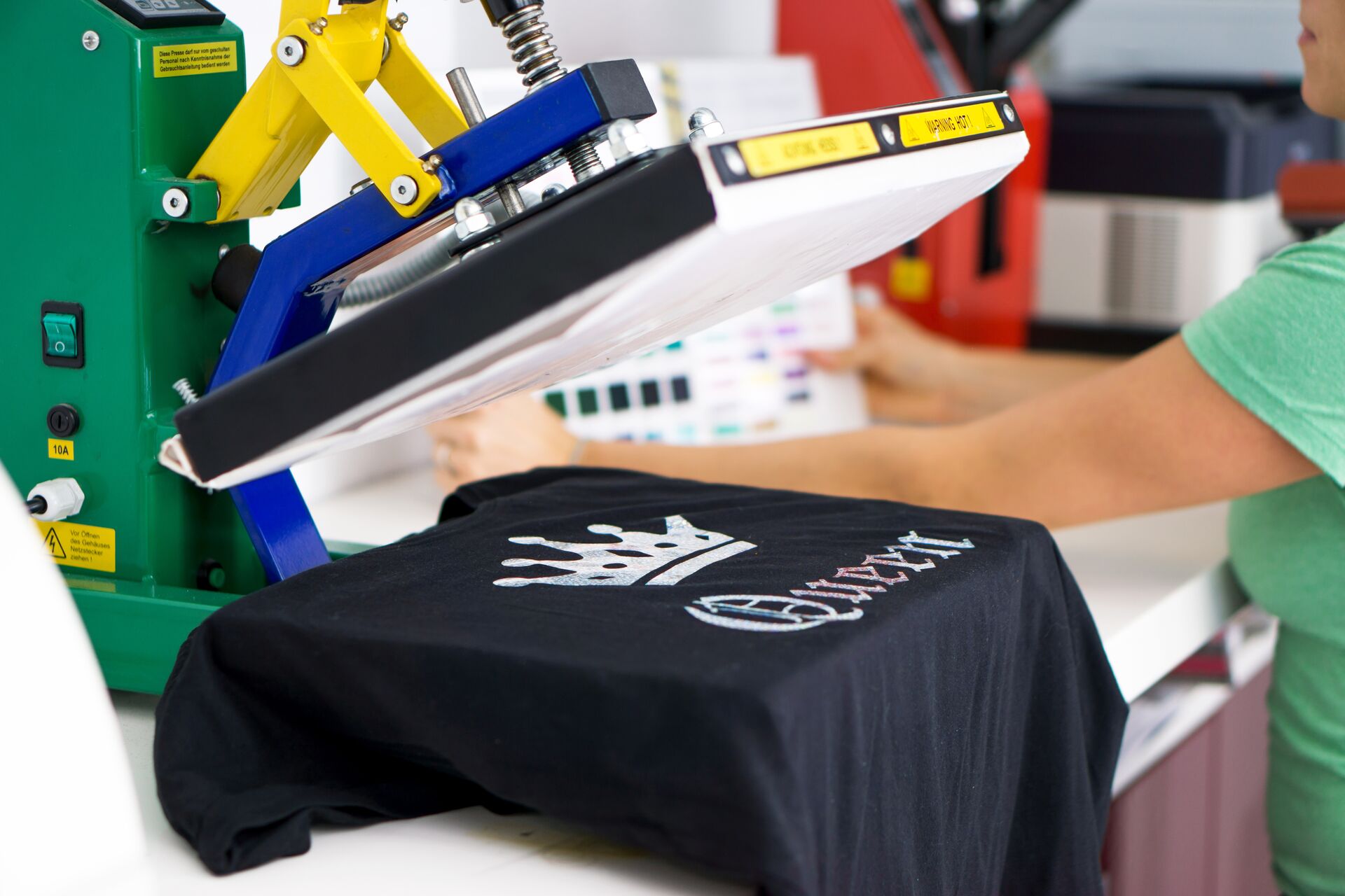 Textildruck in Textildruckerei - Beispiel für T Shirt druck oder Trikot bedrucken